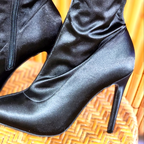 Kendall and Kylie satin OTK boots, sz 8.5 - Picture 3 of 6